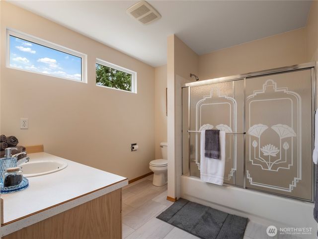 9766 Ebbtide Lane NW, Silverdale, WA 98383