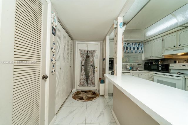 2811 N Pine Island Rd 102, Sunrise, FL 33322