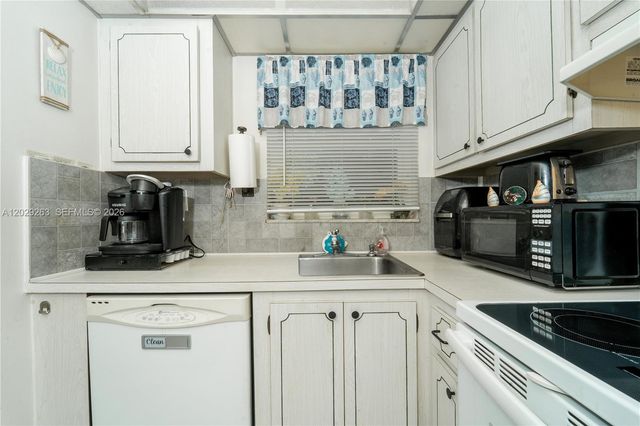 2811 N Pine Island Rd 102, Sunrise, FL 33322