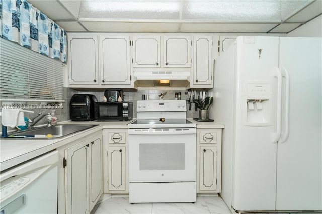 2811 N Pine Island Rd 102, Sunrise, FL 33322