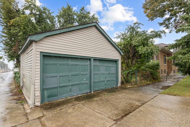 900 Lathrop Avenue, Forest Park, IL 60130