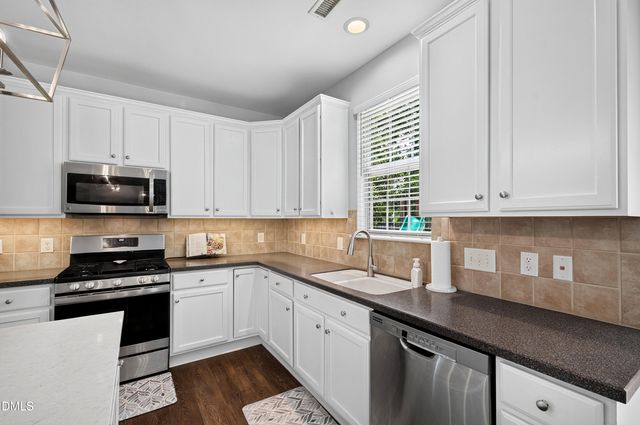 6220 Amber Bluffs Crescent, Raleigh, NC 27616
