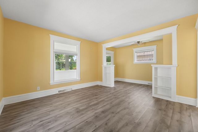 901 31st Avenue N, Minneapolis, MN 55411