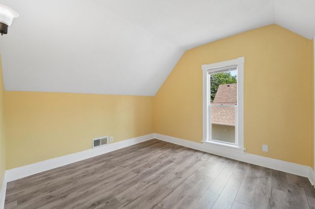 901 31st Avenue N, Minneapolis, MN 55411