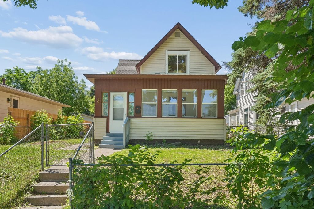 901 31st Avenue N, Minneapolis, MN 55411