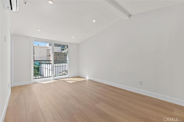 1133 B N Maryland, Glendale, CA 91207