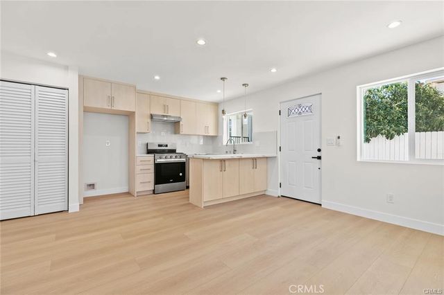 1133 B N Maryland, Glendale, CA 91207