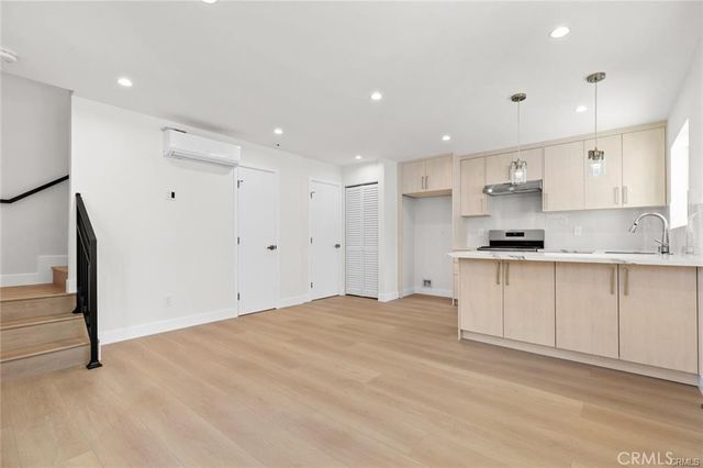1133 B N Maryland, Glendale, CA 91207