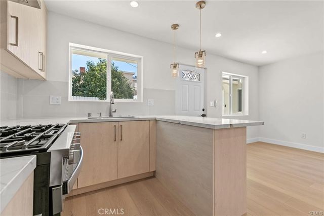 1133 B N Maryland, Glendale, CA 91207