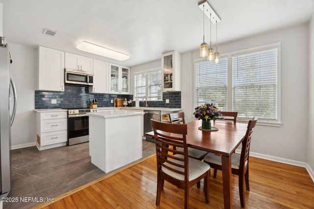 1364 PINEGROVE Court, Jacksonville, FL 32205