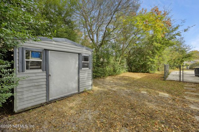 1364 PINEGROVE Court, Jacksonville, FL 32205