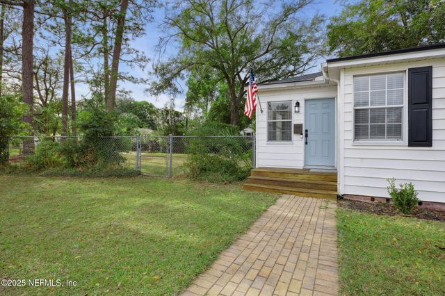 1364 PINEGROVE Court, Jacksonville, FL 32205