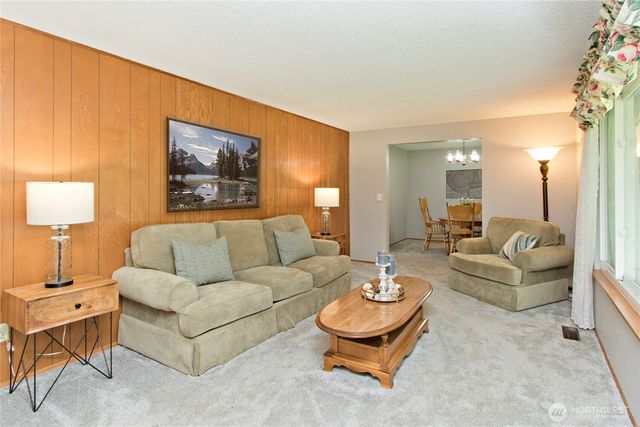 25040 180th Avenue SE, Kent, WA 98042