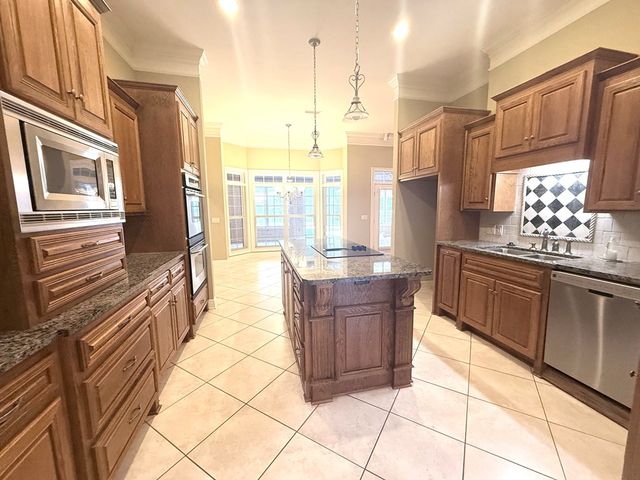12 Harrington Ln, Dothan, AL 36305