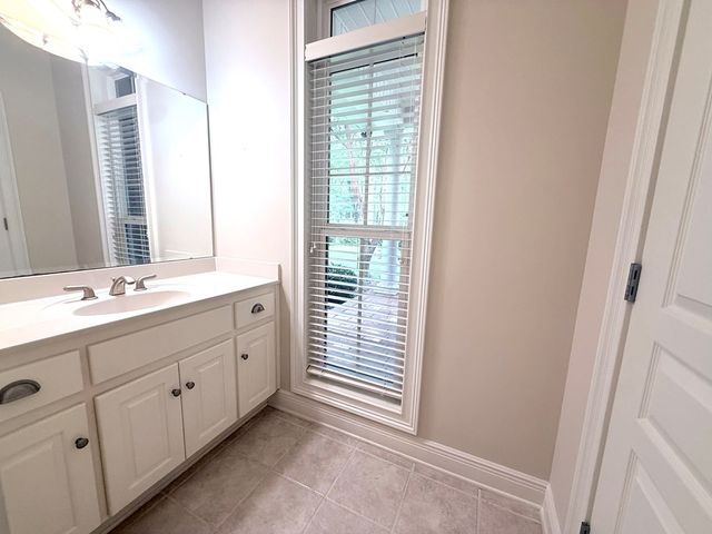 12 Harrington Ln, Dothan, AL 36305