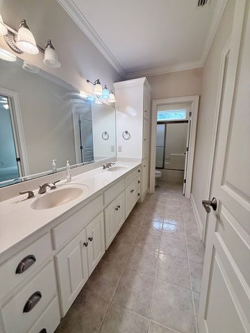 12 Harrington Ln, Dothan, AL 36305