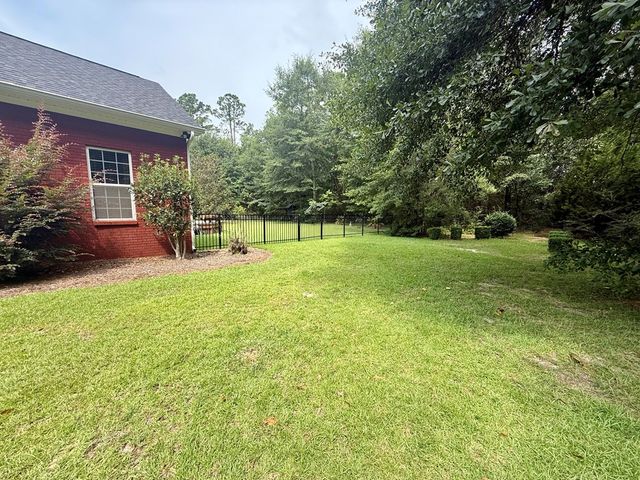 12 Harrington Ln, Dothan, AL 36305