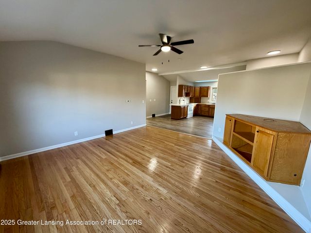 2521 Hopkins Avenue, Lansing, MI 48912