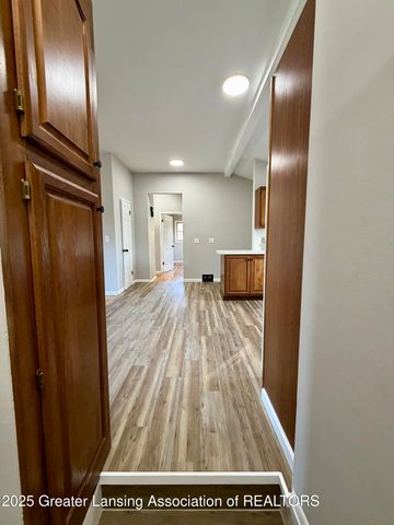 2521 Hopkins Avenue, Lansing, MI 48912