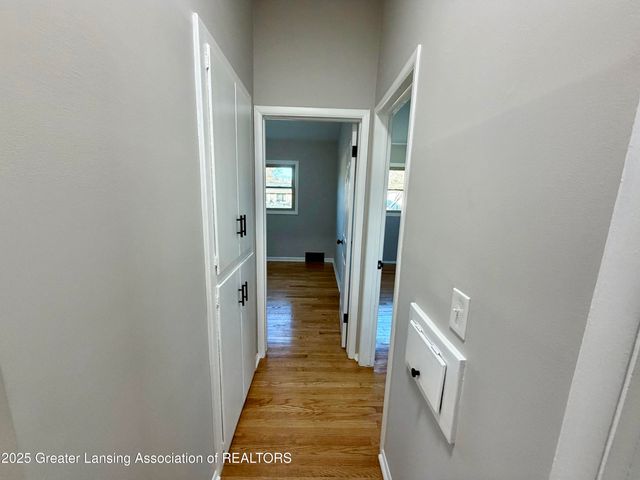 2521 Hopkins Avenue, Lansing, MI 48912