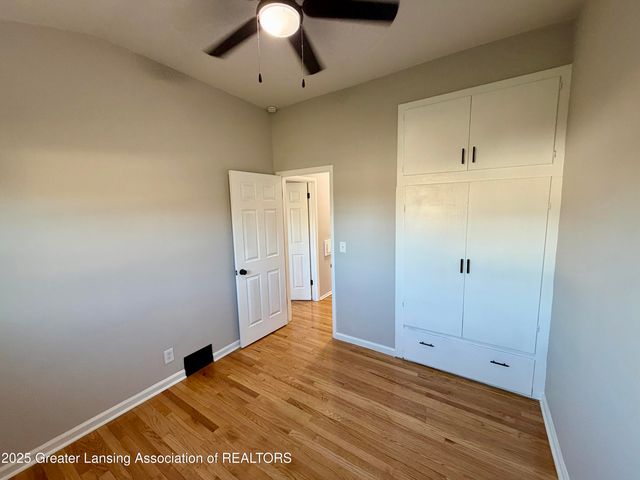 2521 Hopkins Avenue, Lansing, MI 48912