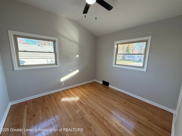 2521 Hopkins Avenue, Lansing, MI 48912