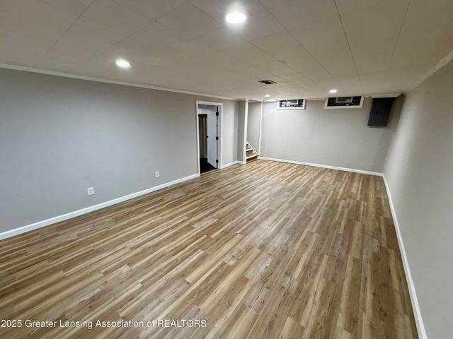 2521 Hopkins Avenue, Lansing, MI 48912