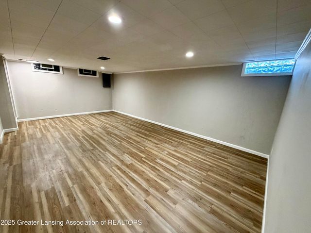 2521 Hopkins Avenue, Lansing, MI 48912