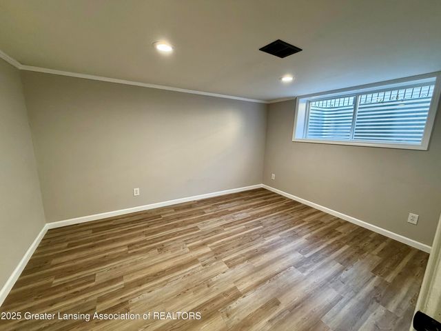 2521 Hopkins Avenue, Lansing, MI 48912