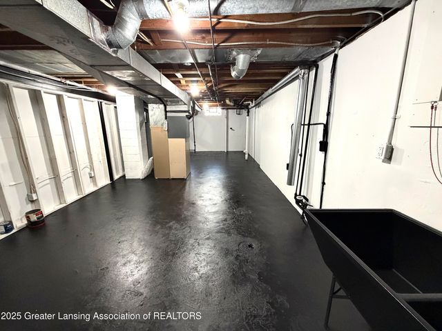 2521 Hopkins Avenue, Lansing, MI 48912