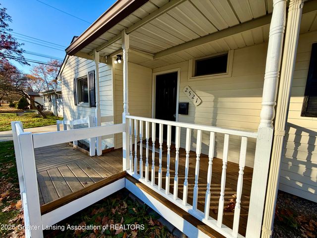 2521 Hopkins Avenue, Lansing, MI 48912