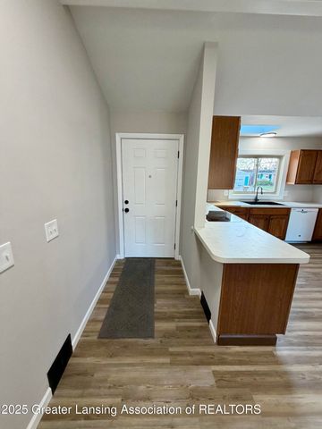 2521 Hopkins Avenue, Lansing, MI 48912