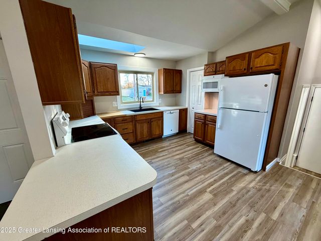 2521 Hopkins Avenue, Lansing, MI 48912