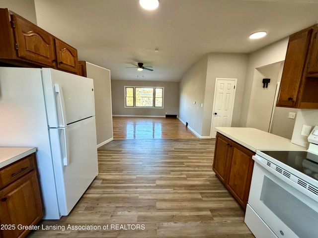 2521 Hopkins Avenue, Lansing, MI 48912