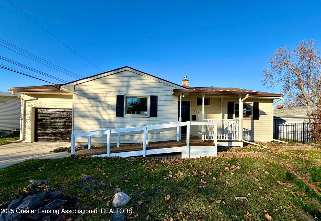 2521 Hopkins Avenue, Lansing, MI 48912