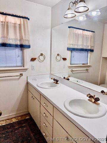 134 SW G. Street, Ardmore, OK 73401