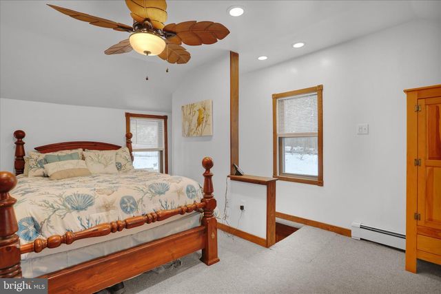 1825 MOSELEM SPRINGS RD, Hamburg, PA 19526