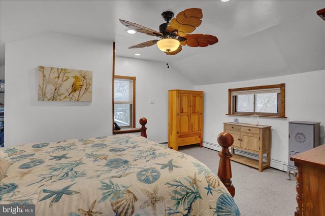 1825 MOSELEM SPRINGS RD, Hamburg, PA 19526