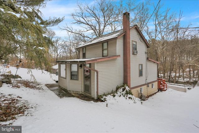 1825 MOSELEM SPRINGS RD, Hamburg, PA 19526