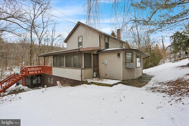 1825 MOSELEM SPRINGS RD, Hamburg, PA 19526