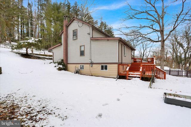 1825 MOSELEM SPRINGS RD, Hamburg, PA 19526