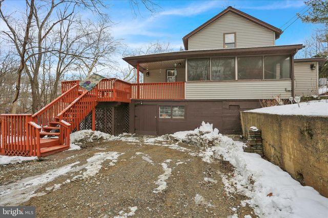 1825 MOSELEM SPRINGS RD, Hamburg, PA 19526