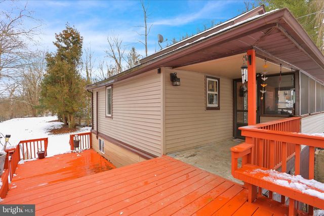 1825 MOSELEM SPRINGS RD, Hamburg, PA 19526