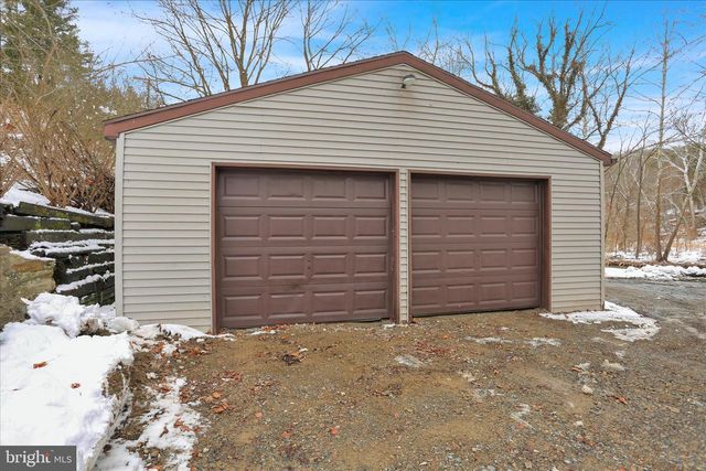 1825 MOSELEM SPRINGS RD, Hamburg, PA 19526