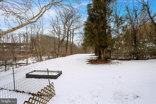 1825 MOSELEM SPRINGS RD, Hamburg, PA 19526