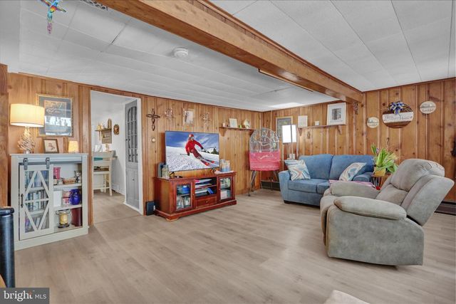 1825 MOSELEM SPRINGS RD, Hamburg, PA 19526