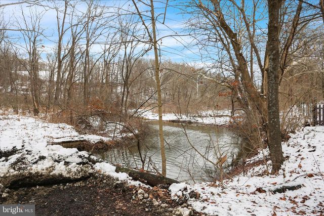 1825 MOSELEM SPRINGS RD, Hamburg, PA 19526