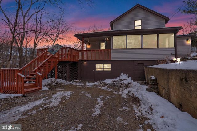 1825 MOSELEM SPRINGS RD, Hamburg, PA 19526