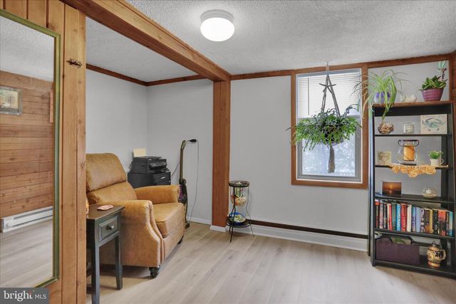 1825 MOSELEM SPRINGS RD, Hamburg, PA 19526