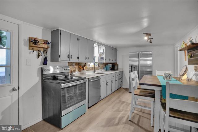 1825 MOSELEM SPRINGS RD, Hamburg, PA 19526